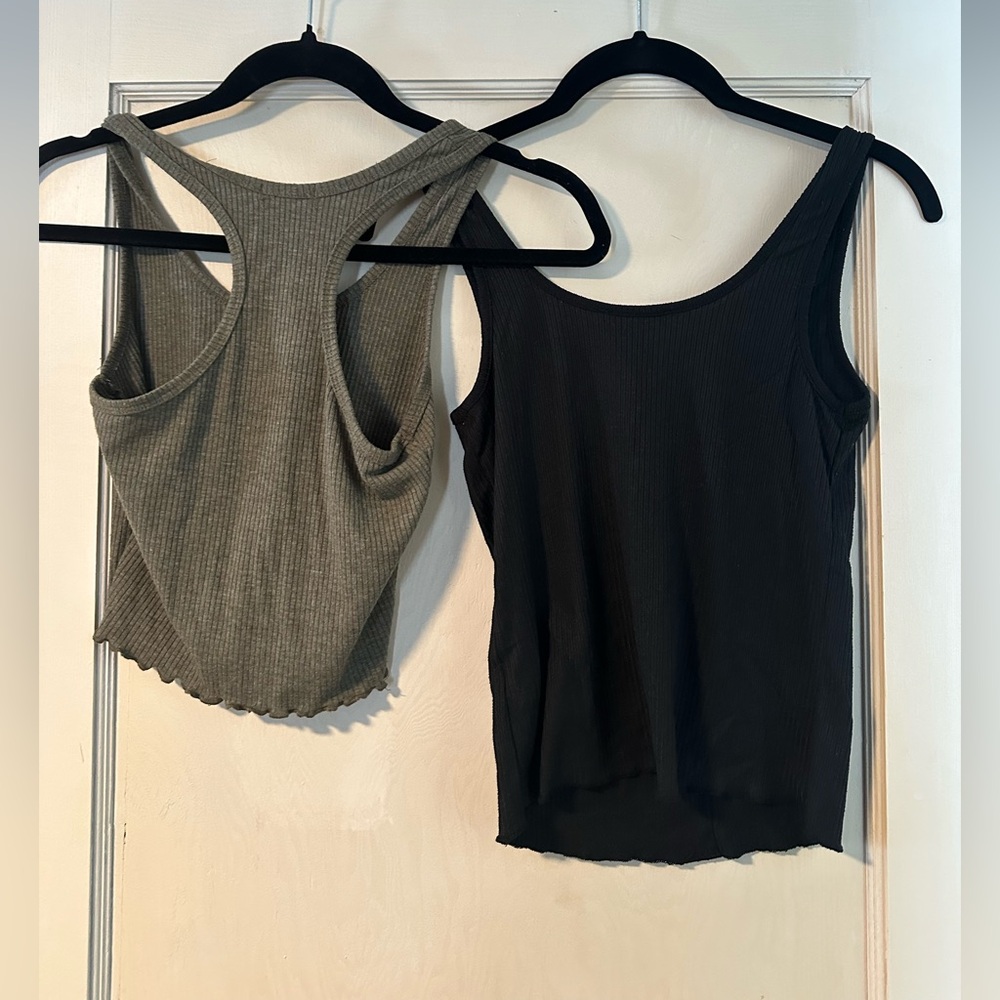 2 Tank Tops Size Small - Picture 2 of 4